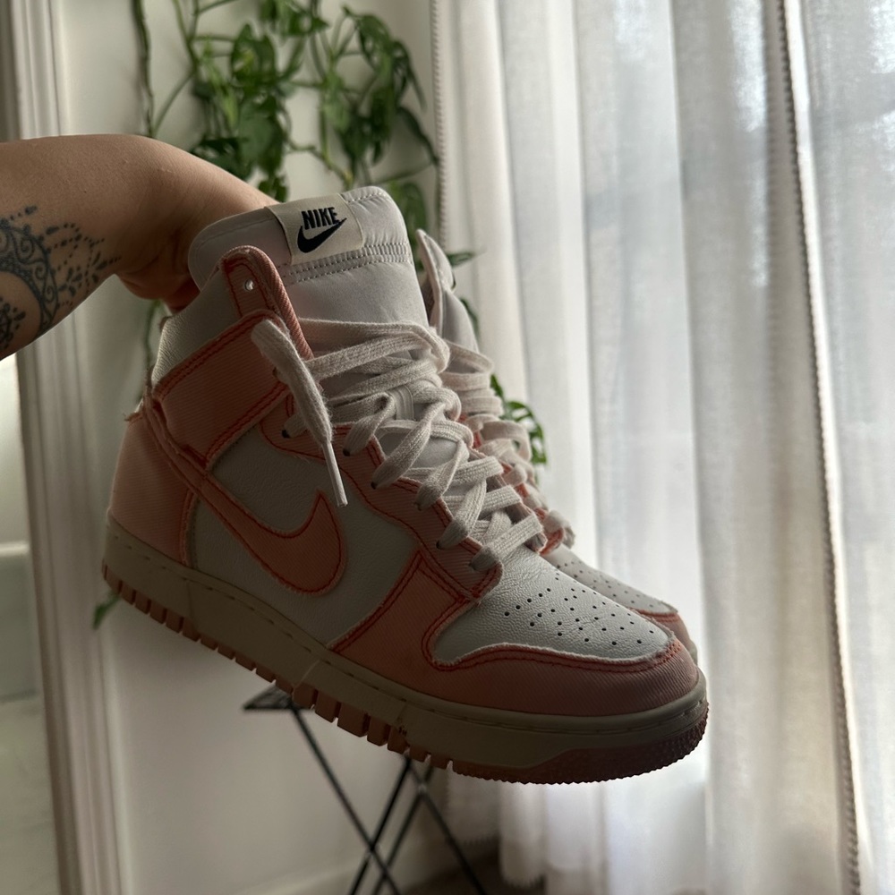 1985 Arctic Orange High-top Nike Dunks